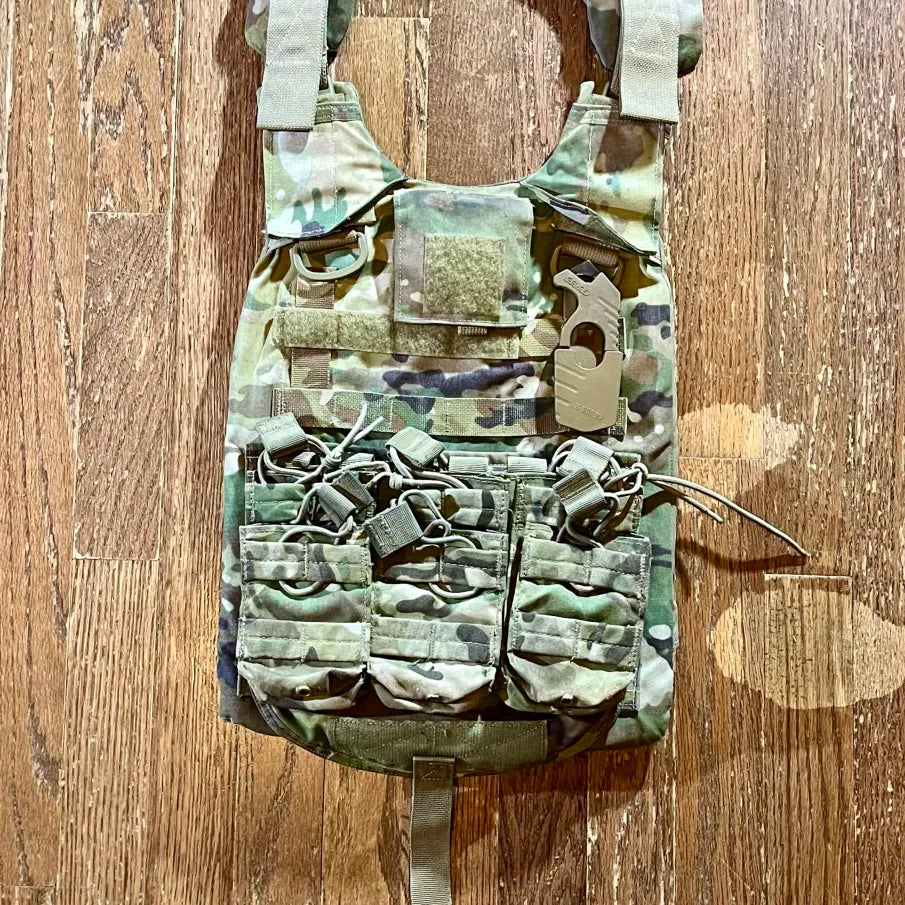 Improved Outer Tactical Vest (IOTV) Gen 4 – Size Small – Complete Base Carrier Setup