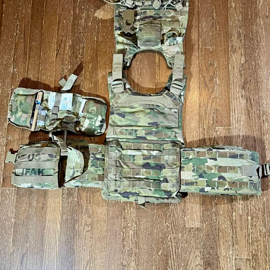 Improved Outer Tactical Vest (IOTV) Gen 4 – Size Small – Complete Base Carrier Setup